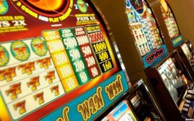 apibet slot live roulette table with dealer and betting interface
